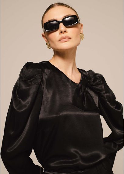 Camisa-em-Alfaiataria-Acetinada-com-Mangas-Bufantes-Taya-PRETO-002-05004-G