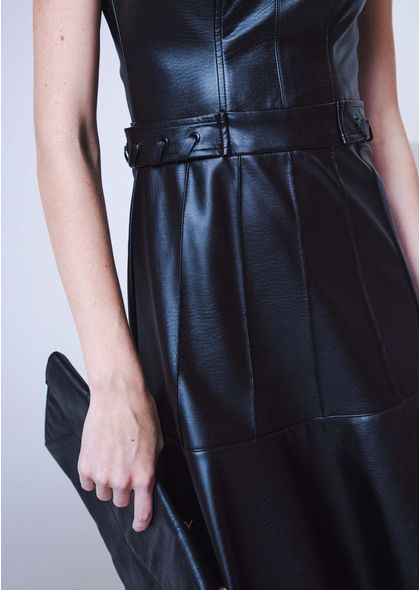 Vestido-Midi-Poliuretano-com-Recorte-Princesa-no-Busto-Sofia-PRETO-002-04928-PP