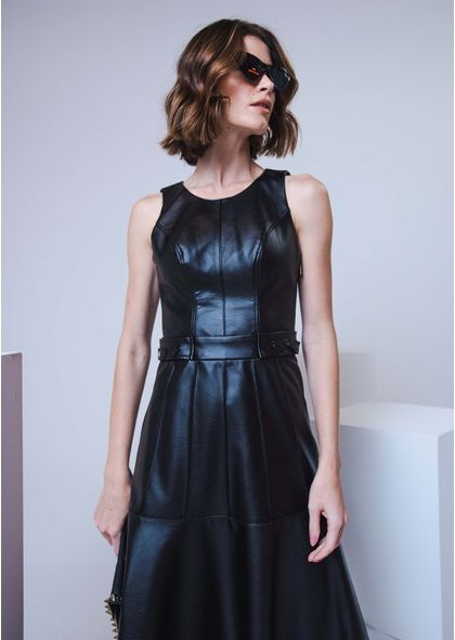 Vestido-Midi-Poliuretano-com-Recorte-Princesa-no-Busto-Sofia-PRETO-002-04928-PP