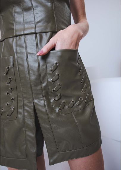 Macaquinho-Shorts-Saia-Poliuretano-com-Detalhes-em-Ilhos-Sofia-KAKI-068-04920-M