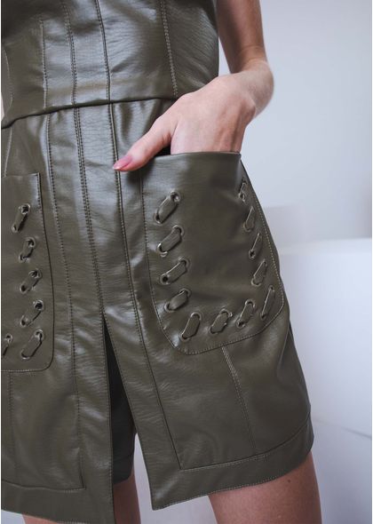 Macaquinho-Shorts-Saia-Poliuretano-com-Detalhes-em-Ilhos-Sofia-KAKI-068-04920-M