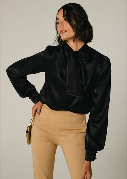 Camisa-em-Alfaiataria-Acetinada-com-Gola-Amarracao-Sensualite-PRETO-002-04972-M