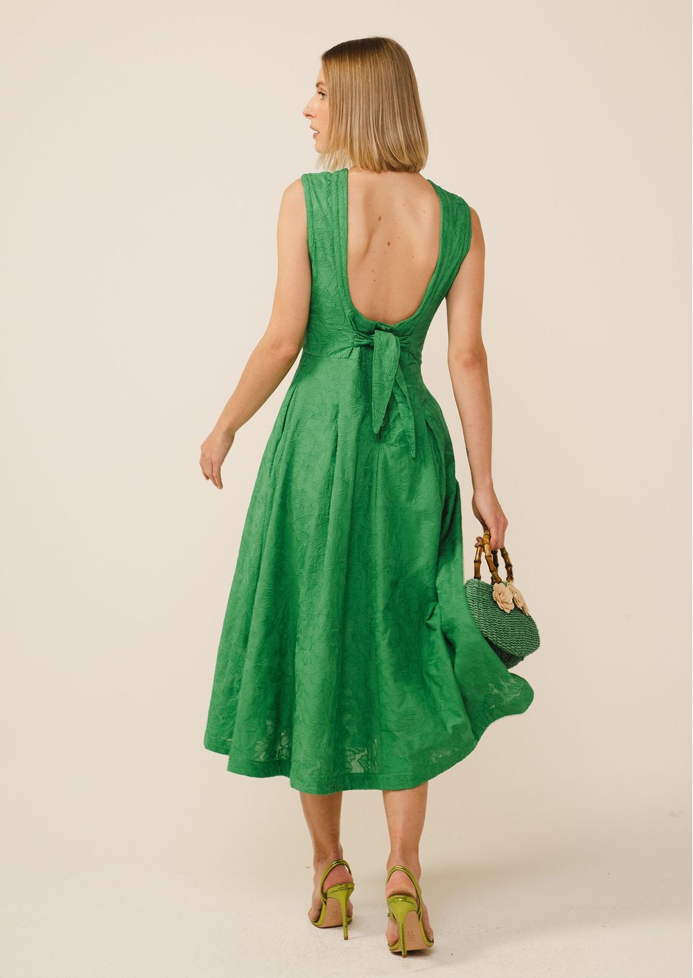 Vestido Longo Sophia Plissado com Decote V Verde