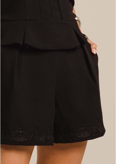 Short de Alfaiataria: Sofisticação e um Toque Moderno