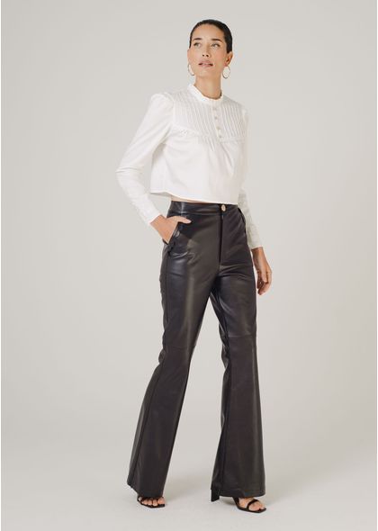 Calca-Semi-Flare-em-Poliuretano-com-Detalhes-no-Bolso-Moscow-PRETO-002-04958-G