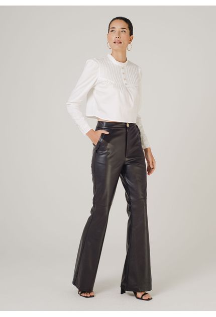 Calca-Semi-Flare-em-Poliuretano-com-Detalhes-no-Bolso-Moscow-PRETO-002-04958-G