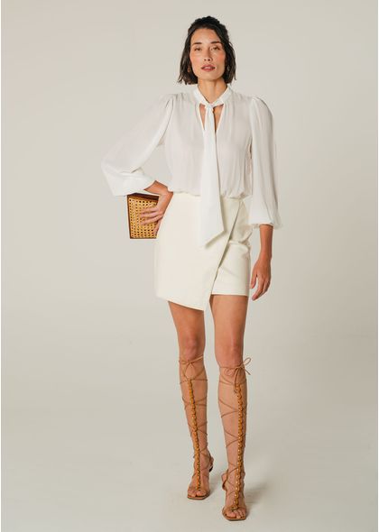 Vestido Curto em Chiffon e Poliuretano Off White