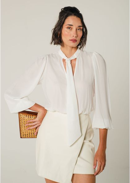 Vestido Curto em Chiffon e Poliuretano Off White