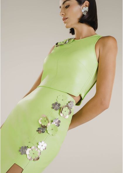 Saia-Midi-Mia-em-Poliuretano-com-Flores-Bordadas-VERDE-004-05149-P