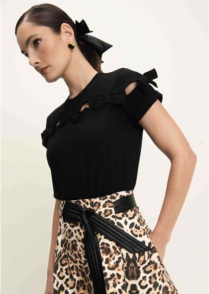 T-Shirt-em-Algodao-com-Detalhe-Vazado-Natane-PRETO-002-05390-PP