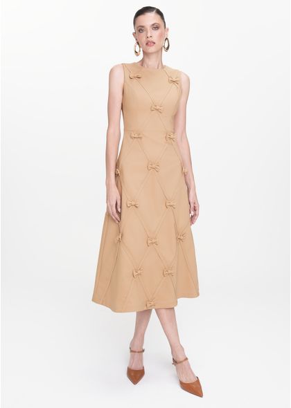Vestido-Midi-em-Sarja-Estruturada-com-Lacos-Bordados-Mizaela-CARAMELO-030-05446-PP