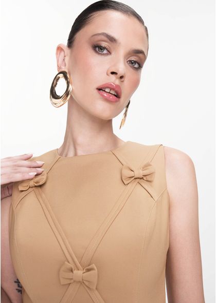 Vestido-Midi-em-Sarja-Estruturada-com-Lacos-Bordados-Mizaela-CARAMELO-030-05446-PP