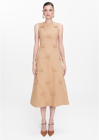 Vestido-Midi-em-Sarja-Estruturada-com-Lacos-Bordados-Mizaela-CARAMELO-030-05446-PP