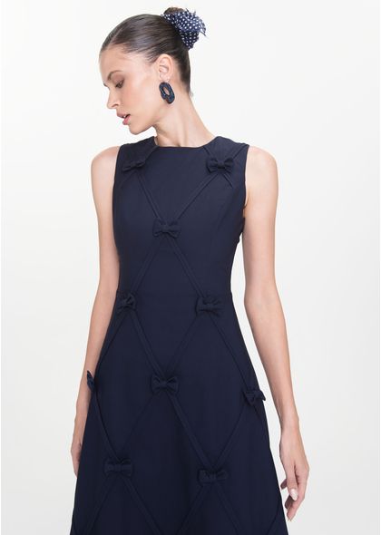 Vestido-Midi-em-Sarja-Estruturada-com-Lacos-Bordados-Mizaela-MARINHO-036-05446-PP