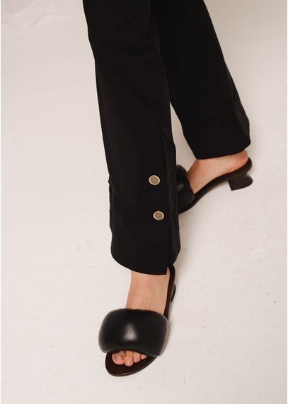 Calca-Semi-Flare-em-Sarja-Estruturada-Martina-PRETO-002-04966-PP