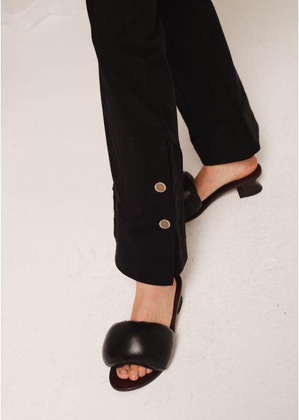 Calca-Semi-Flare-em-Sarja-Estruturada-Martina-PRETO-002-04966-PP