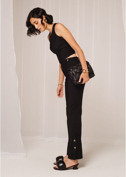 Calca-Semi-Flare-em-Sarja-Estruturada-Martina-PRETO-002-04966-PP