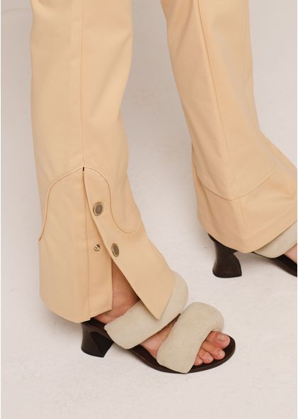 Calca-Semi-Flare-em-Sarja-Estruturada-Martina-BEGE-003-04966-P