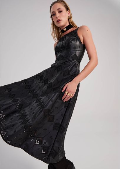 Vestido-Midi-em-Poliuretano-Bordado-com-Recorte-Princesa-Carla-PRETO-002-05202-PP