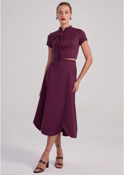 Conjunto-Cropped-e-Saia-Midi-em-Sarja-Estruturada-Yumi-VINHO-042-05440-PP