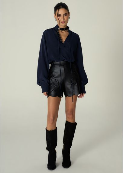 Shorts-em-Poliuretano-com-Bordado-na-Barra-Yoko-PRETO-002-05503-PP