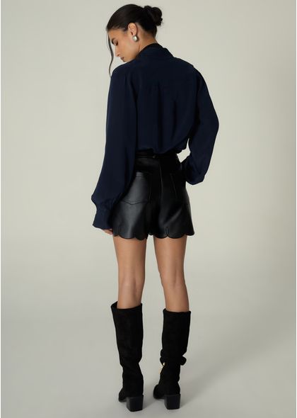 Shorts-em-Poliuretano-com-Bordado-na-Barra-Yoko-PRETO-002-05503-PP