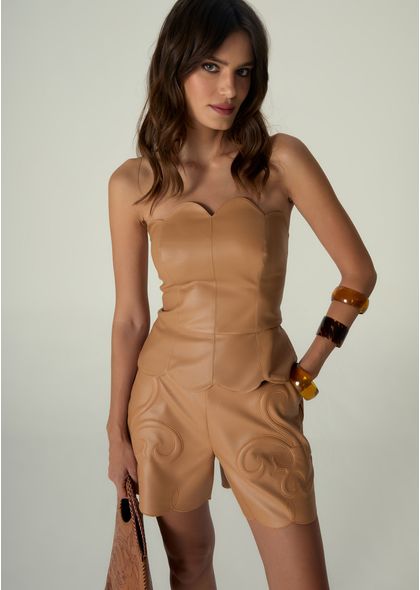 Shorts-em-Poliuretano-com-Bordado-na-Barra-Yoko-CARAMELO-030-05503-PP