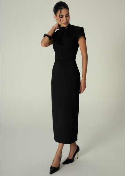 Vestido-Midi-em-Sarja-Estruturada-Justo-Melani-PRETO-002-05530-PP
