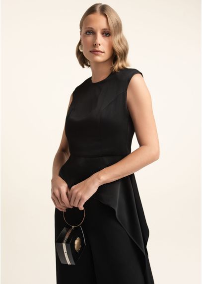 Blusa-Peplum-em-Alfaiataria-com-Calda-Cascata-Clarisse-PRETO-002-05541-PP
