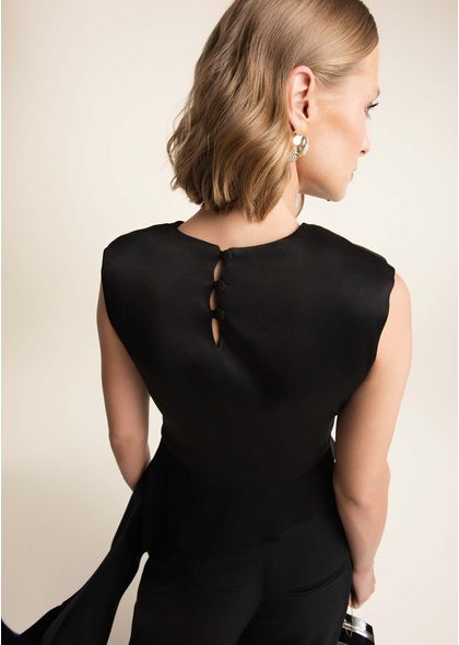 Blusa-Peplum-em-Alfaiataria-com-Calda-Cascata-Clarisse-PRETO-002-05541-PP