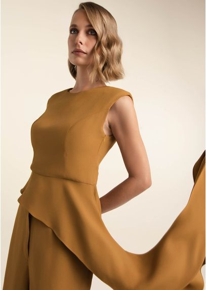 Blusa-Peplum-em-Alfaiataria-com-Calda-Cascata-Clarisse-MARROM-015-05541-P