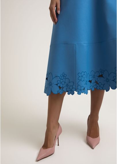 Saia-Midi-em-Sarja-Estruturada-com-Bordado-Cerejeira-Kyoto-AZUL-009-05468-PP