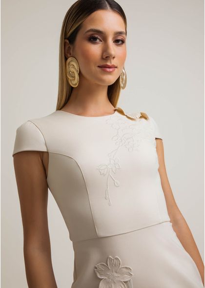 Vestido-Curto-em-Sarja-Estruturada-com-Bordado-Cerejeira-Kyoto-BEGE-003-05564-PP